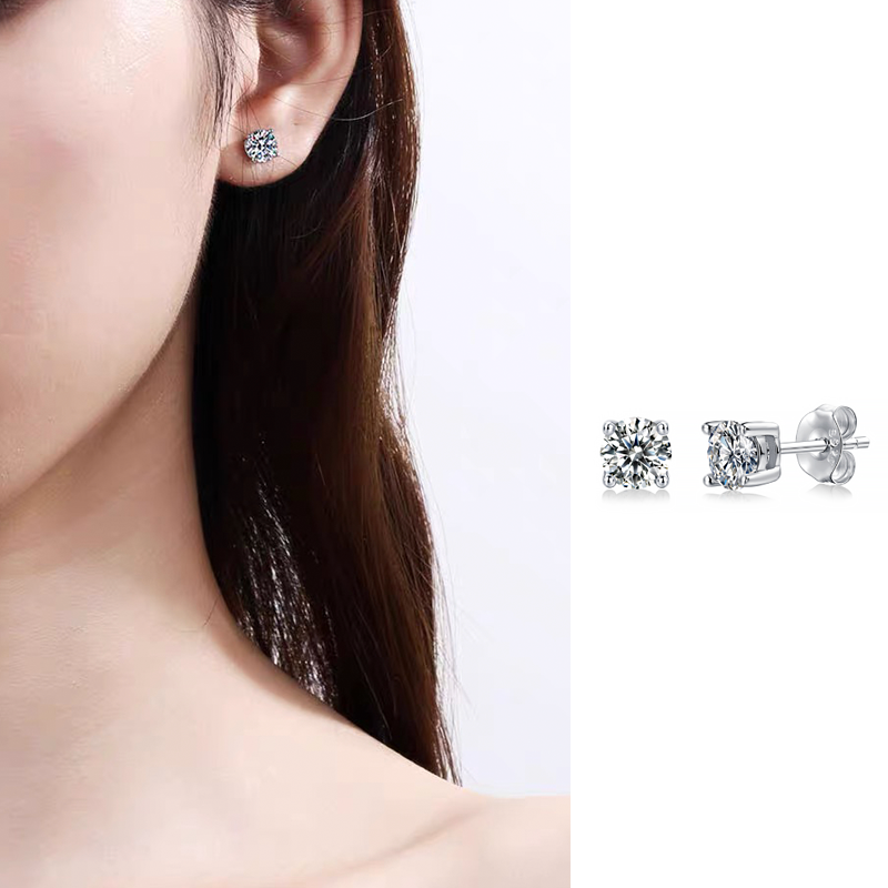 Classic Moissanite 4-Claw Earnail E11447